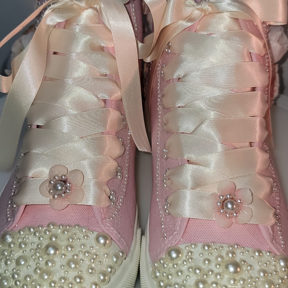 Pink High-Top Sneakers with Floral Accents - Picture 2 of 7